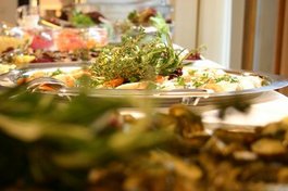 Buffet Catering aus dem Hotel Begardenhof bestellen und zu Hause genießen