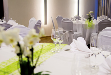 Festlich gedeckter Tisch Feste & Feiern im Hotel Begardenhof in Köln Rodenkirchen